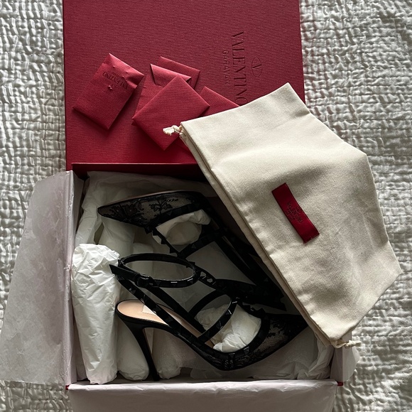 NEW AUTHENTIC Valentino lace black rockstud pumps . - Picture 4 of 6